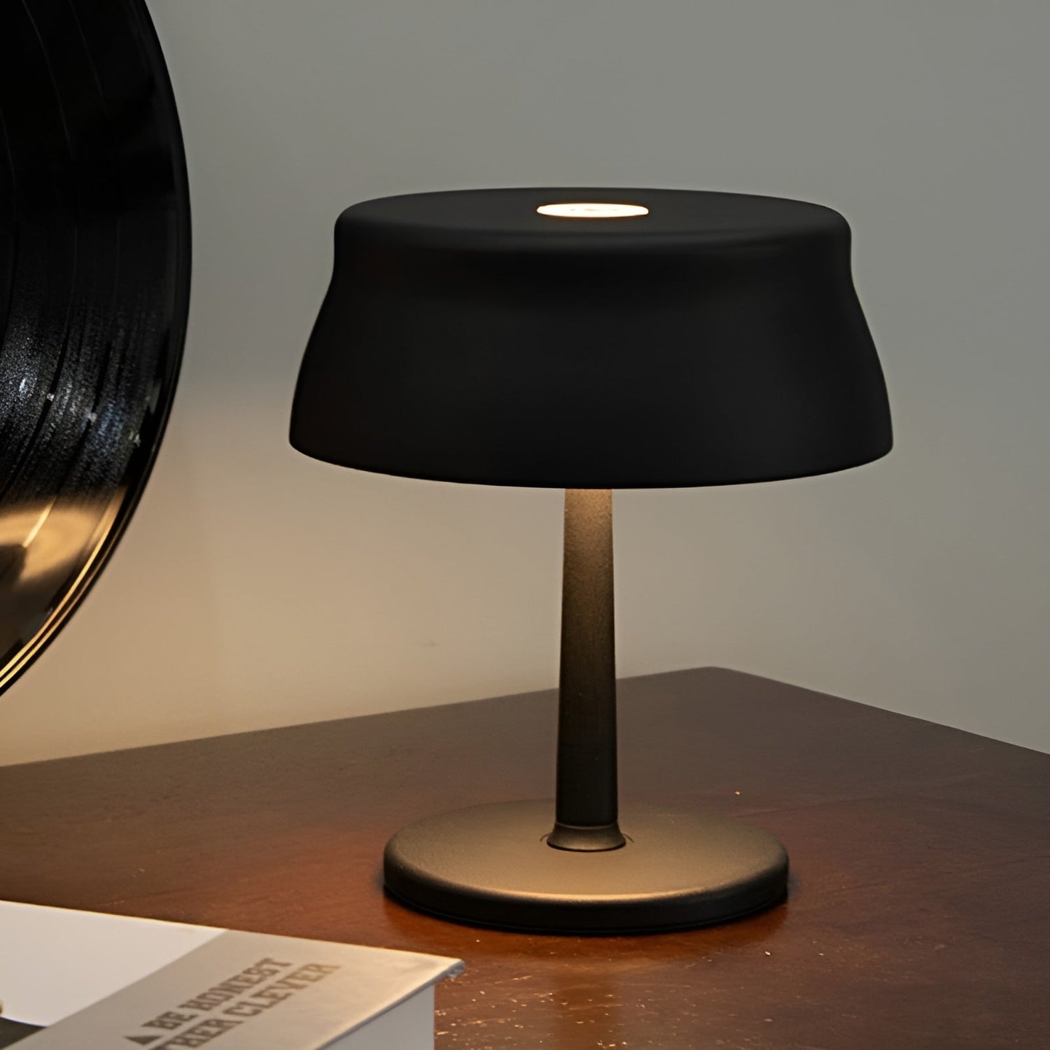 TouchMetal Light - Dekorativ LED Bordslampa med Touchkontroll