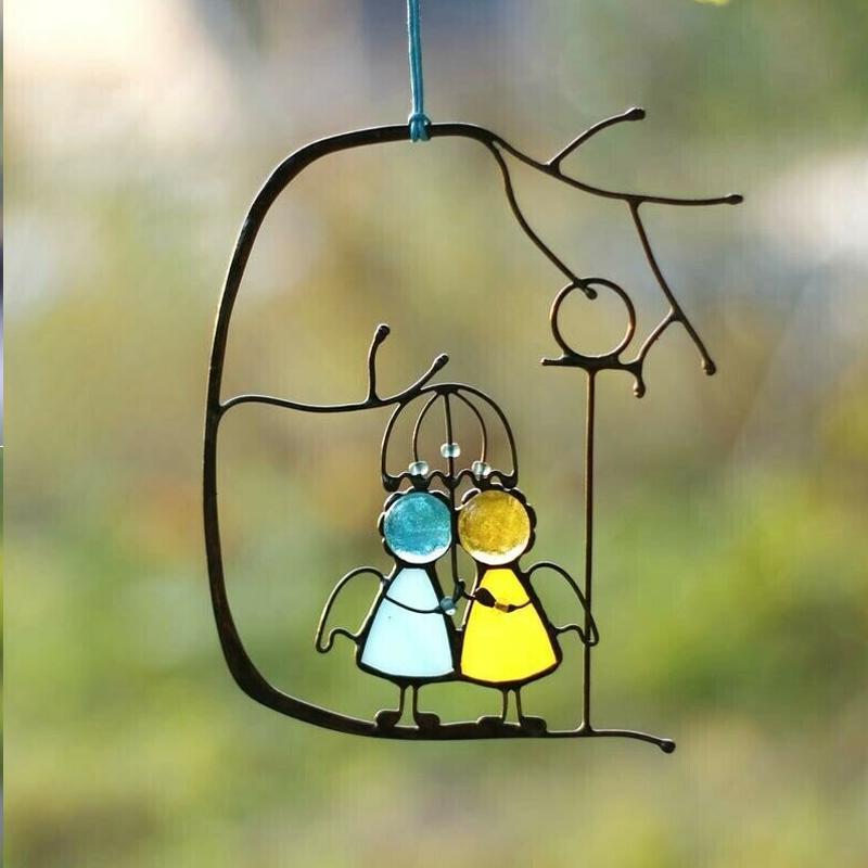 Carvallo – Festliga hängande ornament med lekfullt barndomsinspirerat design