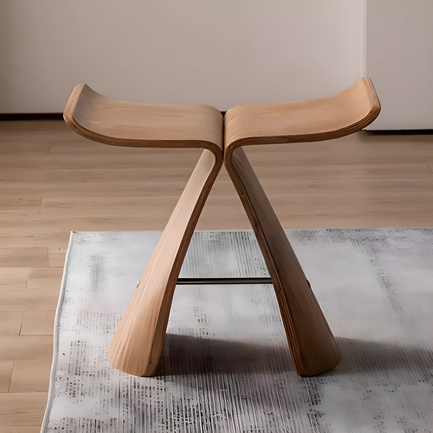 Handgjord träbänk – Rustik sitsmöbel i massivt trä