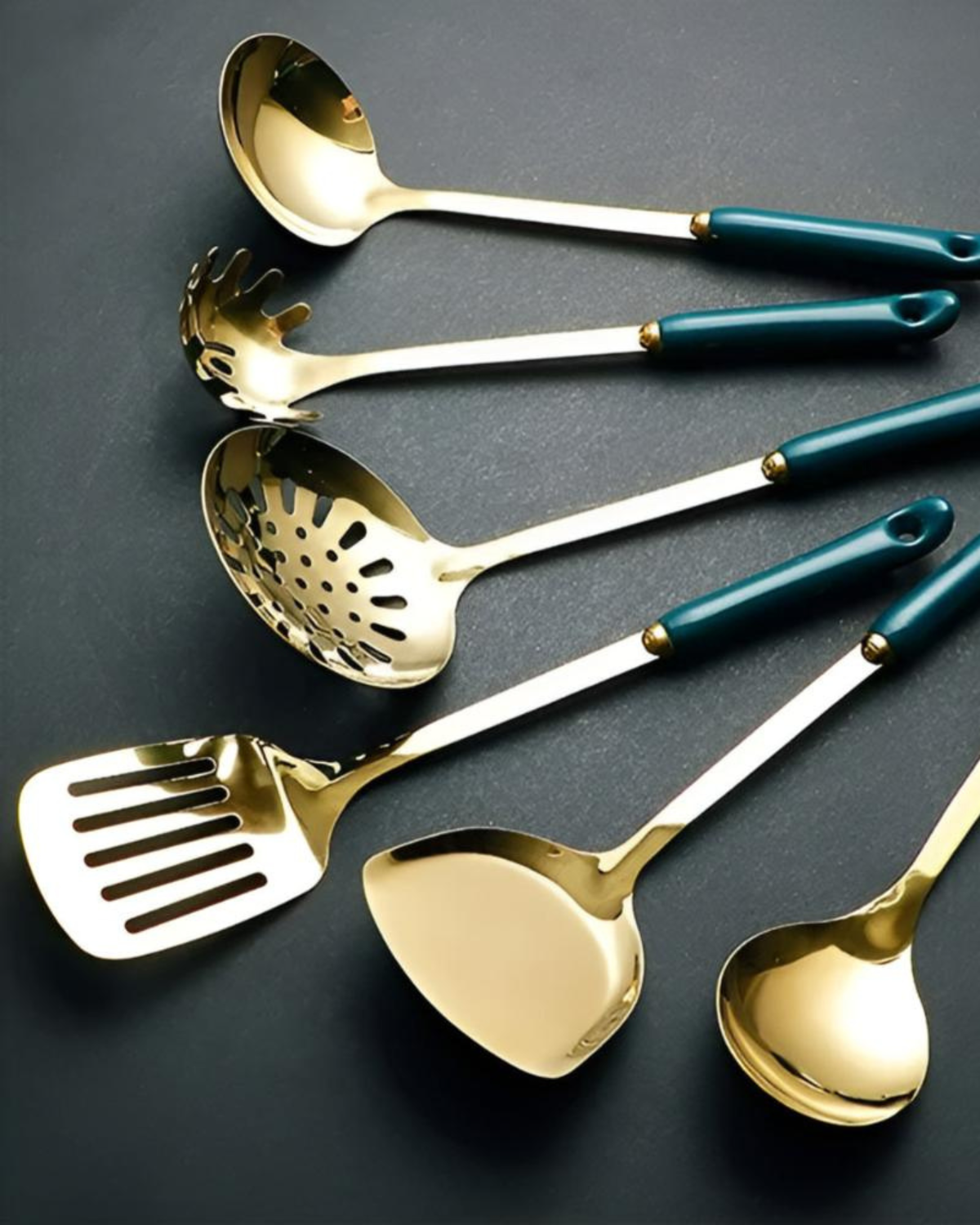 Éclat Gourmet – Lyxigt Kökstillbehör Set med Guld Finish &amp; Smaragdgröna Handtag