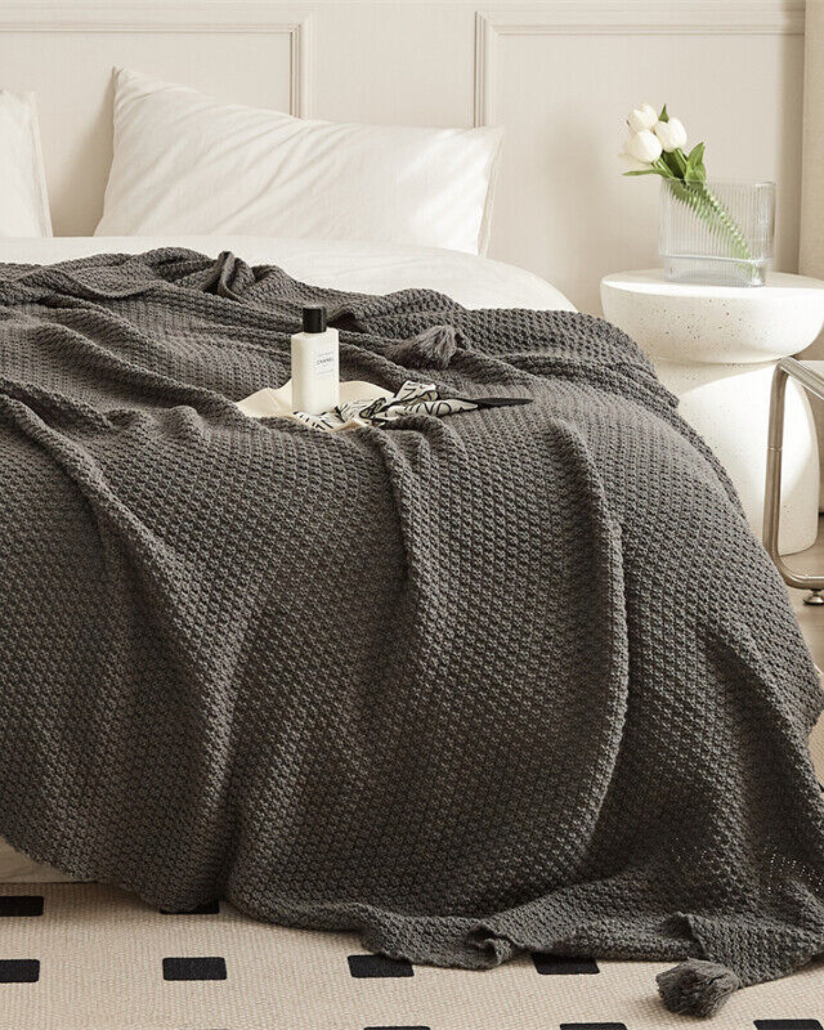 Carvallo Maison – Lyxig Stickad Filt med Subtila Fransen detaljer