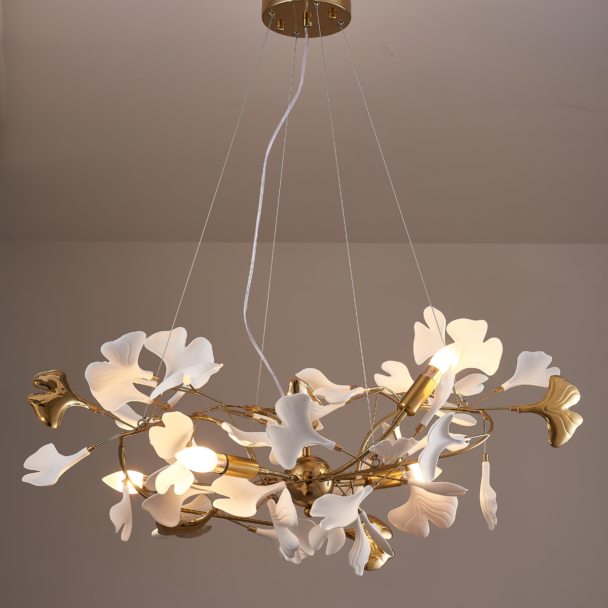OliviaLeaf - Elegant taklampa i ginkgo-form