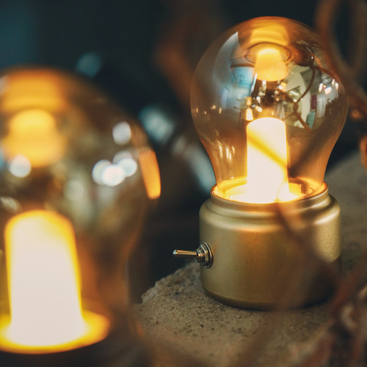 RetroGlow - Bärbar LED nattlampa med uppladdningsbart batteri