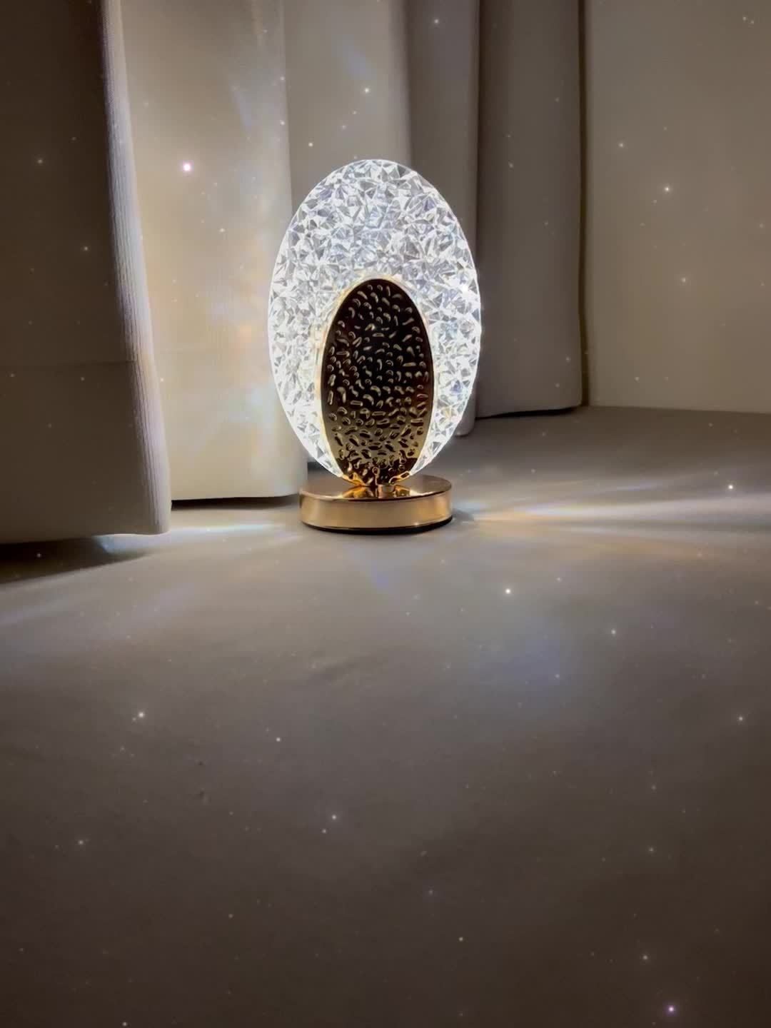 FeatherLamp - USB Touch Bordslampa med Påfågelfjäderdesign, Oändligt Dimbar LED Ljus