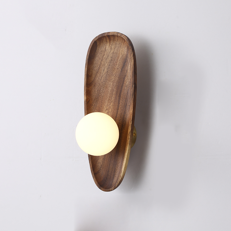 WoodGlo – Minimalistisk V�gglampa i Massivt Trä med LED-belysning