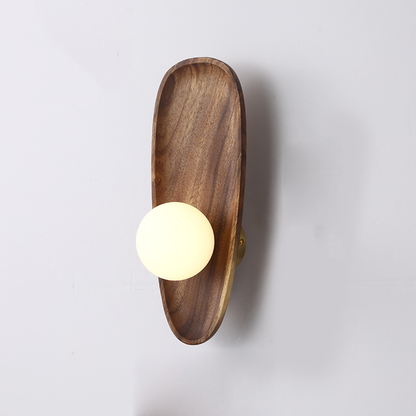 WoodGlo – Minimalistisk V�gglampa i Massivt Trä med LED-belysning