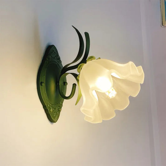 LilyGlow – Vägglampa med Blommönster