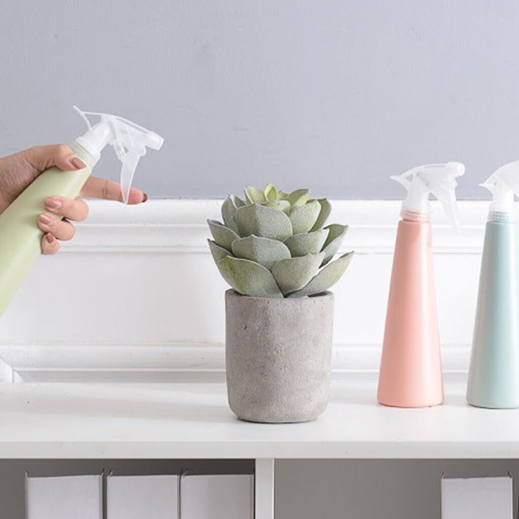 Sprayflaska för växter i modern design för precis bevattning av växter