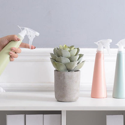 Sprayflaska för växter i modern design för precis bevattning av växter