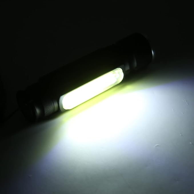 USB Uppladdningsbar Magnetisk Ficklampa – LED Nödbelysning med Magnet och Bärrem