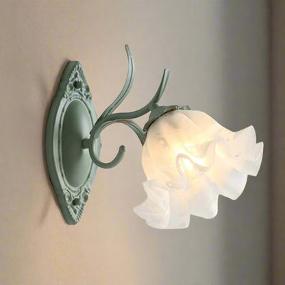 LilyGlow – Vägglampa med Blommönster