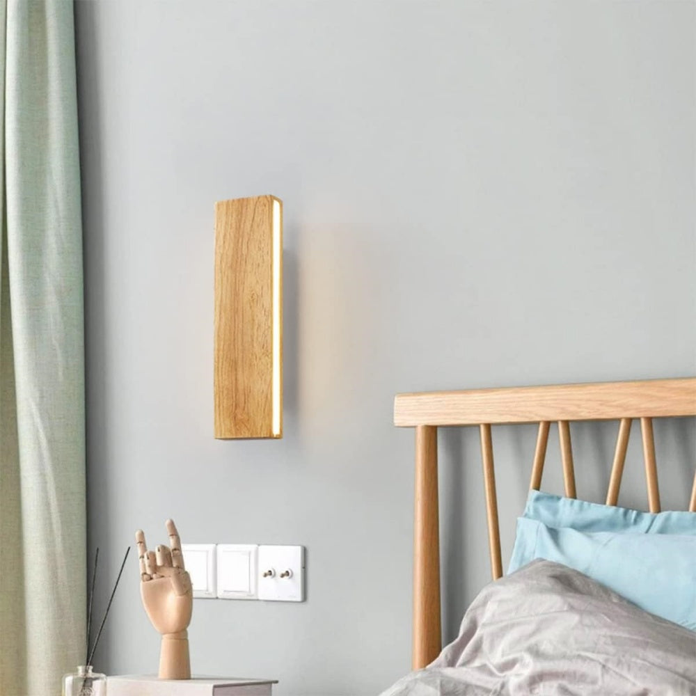 Vägglampa med roterbar trä-LED-design