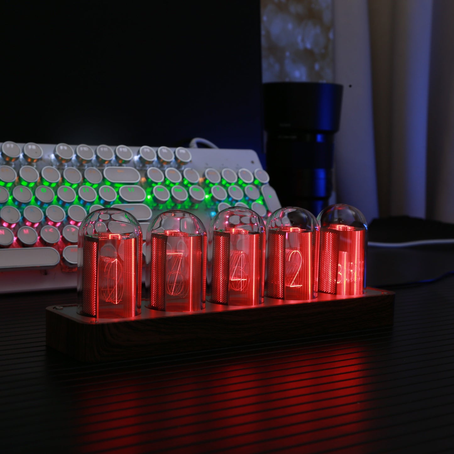 ClocTeck Nixie Tube Klocka - Retro Digital Skrivbordsklocka, Stöder Wi-Fi Tidskalibrering (Valnötsträ)