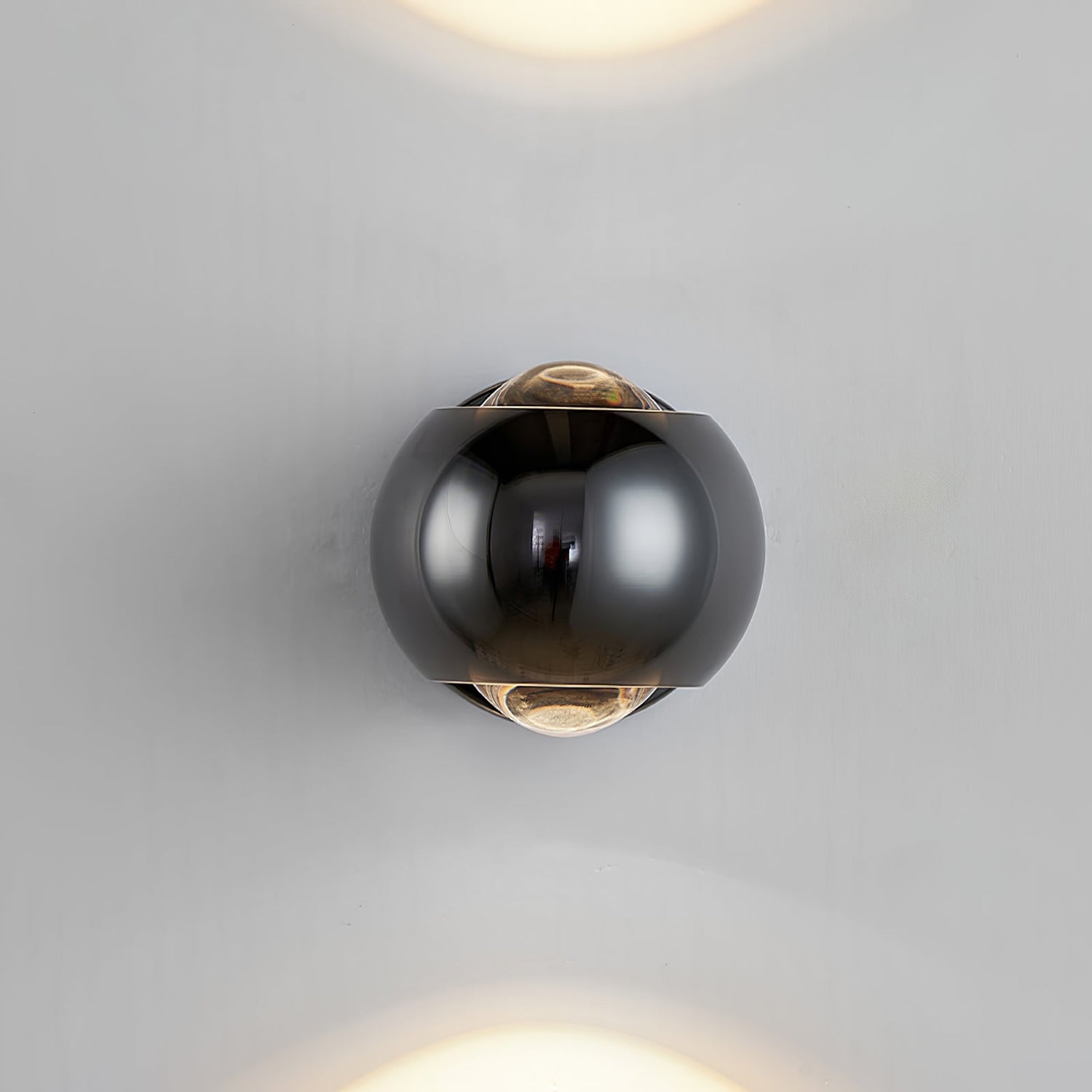 HaloBrass – Tunn väggmonterad LED-lampa i mässing