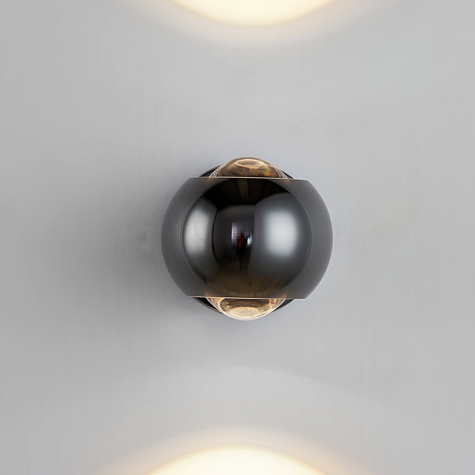 HaloBrass – Tunn väggmonterad LED-lampa i mässing