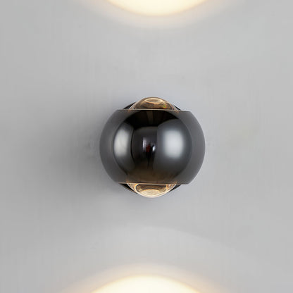 HaloBrass – Tunn väggmonterad LED-lampa i mässing
