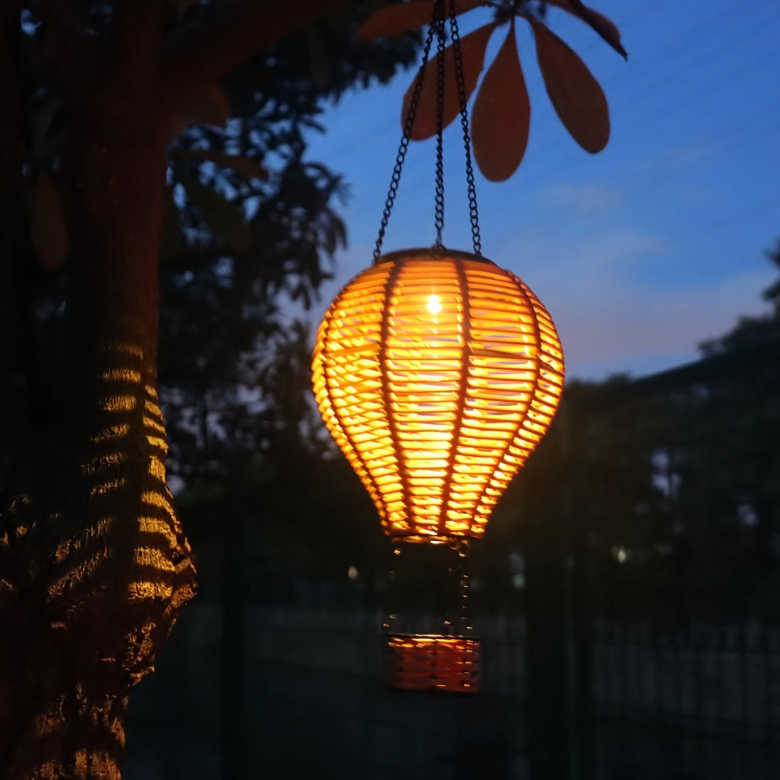 Luftballong Trädgårdslampa - För Magiska Kvällar i Din Trädgård