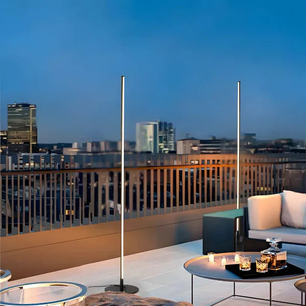 Carvallo – Modern utomhus solcells golvlampa med trådlös laddning för terrasser och trädgårdar