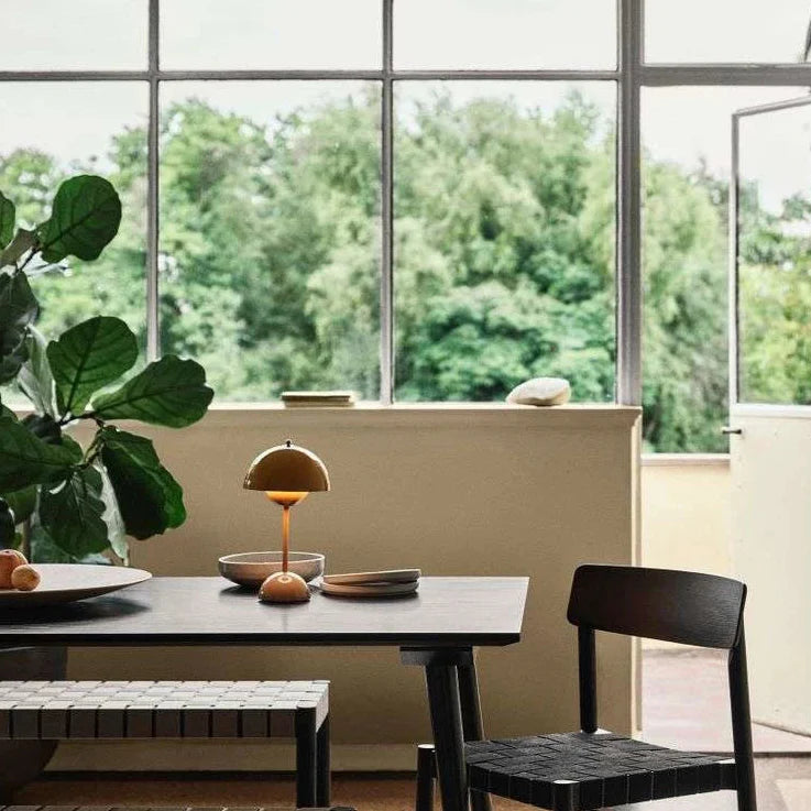 RoyaleGlow Justerbar Ljusstyrka Blomkruka Lampa - Italiensk Uppladdningsbar Bords Lampa