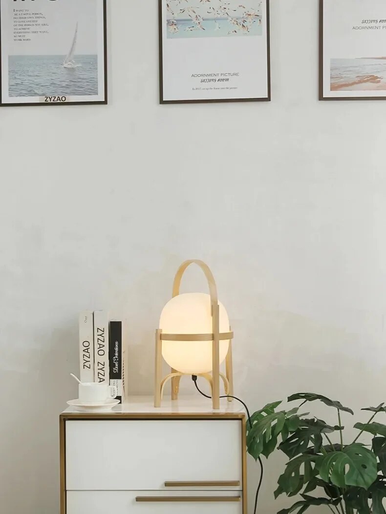 WoodLume – Modern Trä Bordslampa med LED Belysning