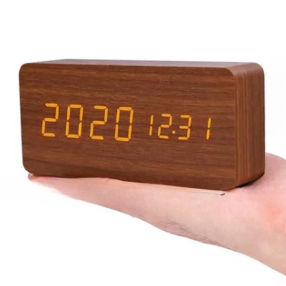 LED väckarklocka med träig digital display