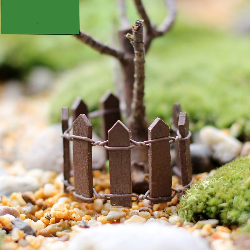 Miniatyr trädgårdsgärde i trä – Färgglad dekoration för feuträdgård och modellbygge