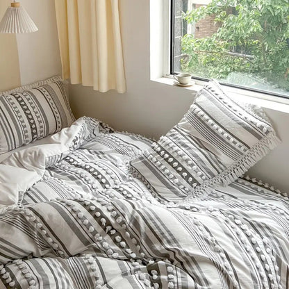 Mjukt Randig och Tofs Duvet Set | 3st