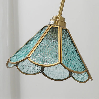 Vägglampa med vintage mässingsglashätta