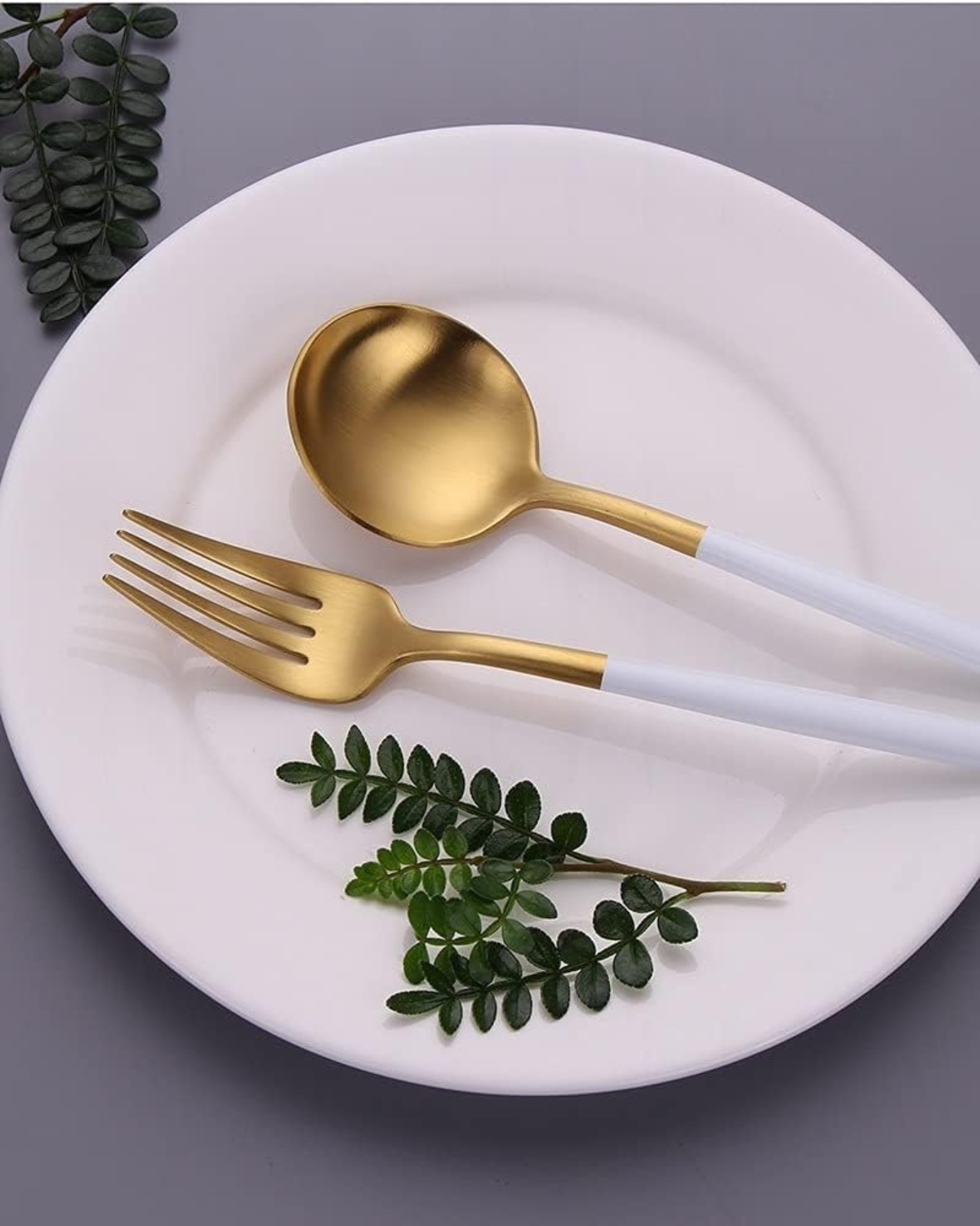 Carvallo Lumine – Lyxigt Bestickset med Guldaccenter och Matt Svarta Handtag