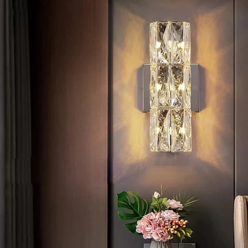 NovaGlow – Modern skiktad vägglampa med reflekterande yta detaljer