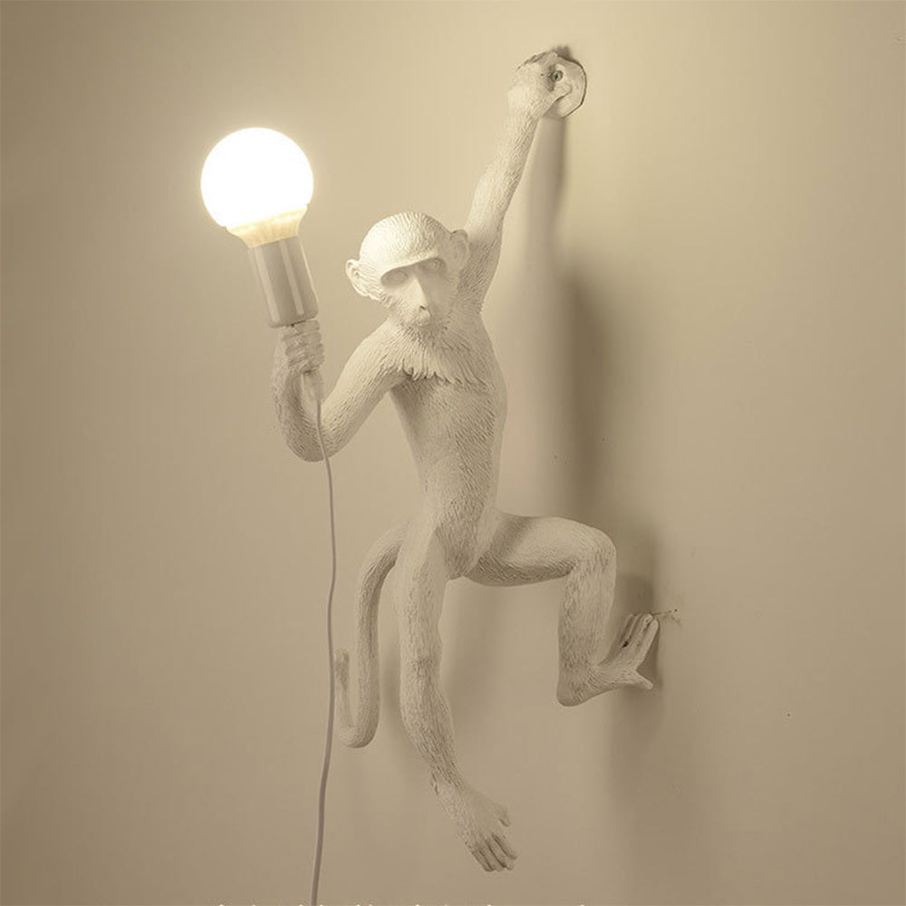 Vägglampa med unik resinapa design