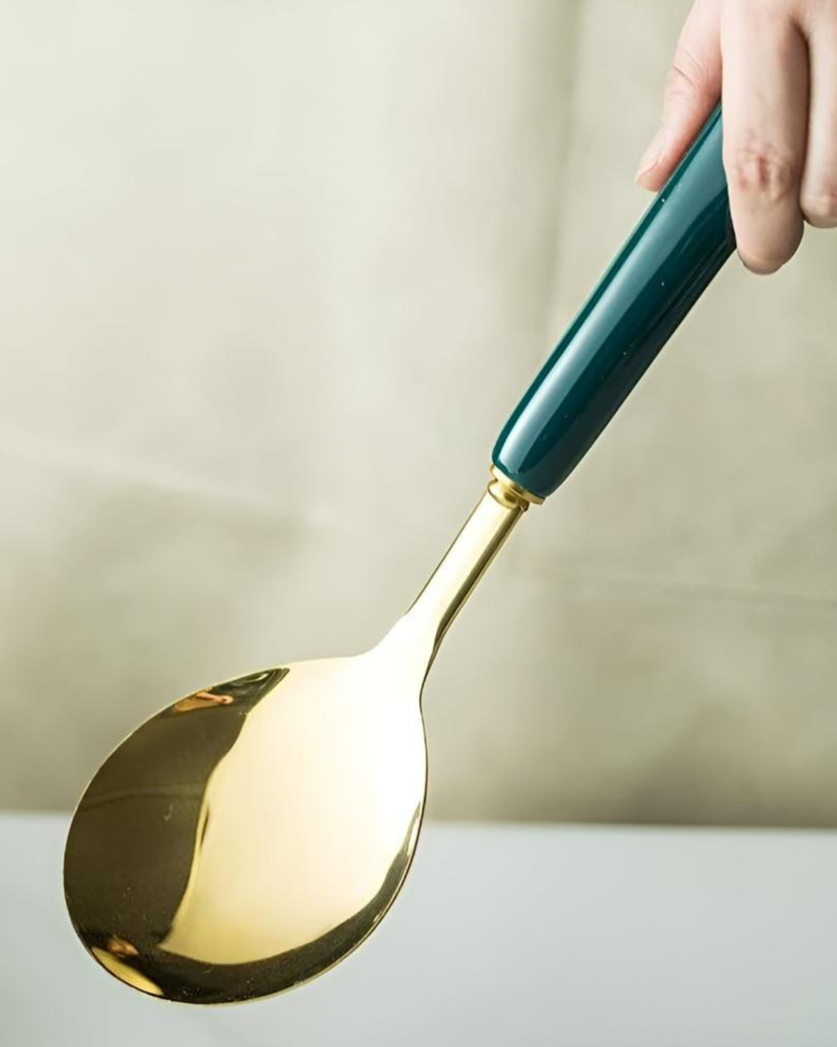 Éclat Gourmet – Lyxigt Kokkärlset med Guldfinish och Eleganta Detaljer