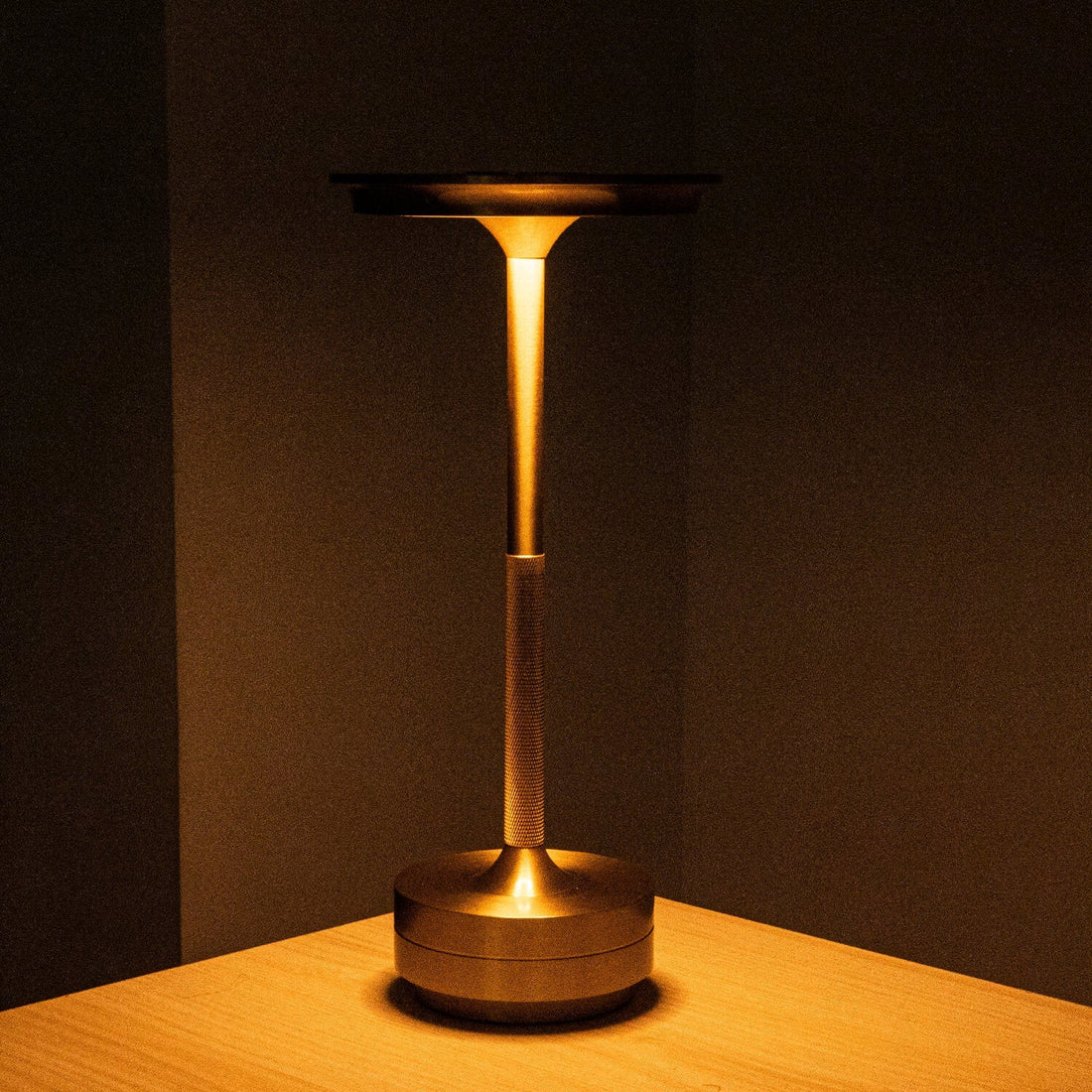 Trådlös LED-bordslampa
