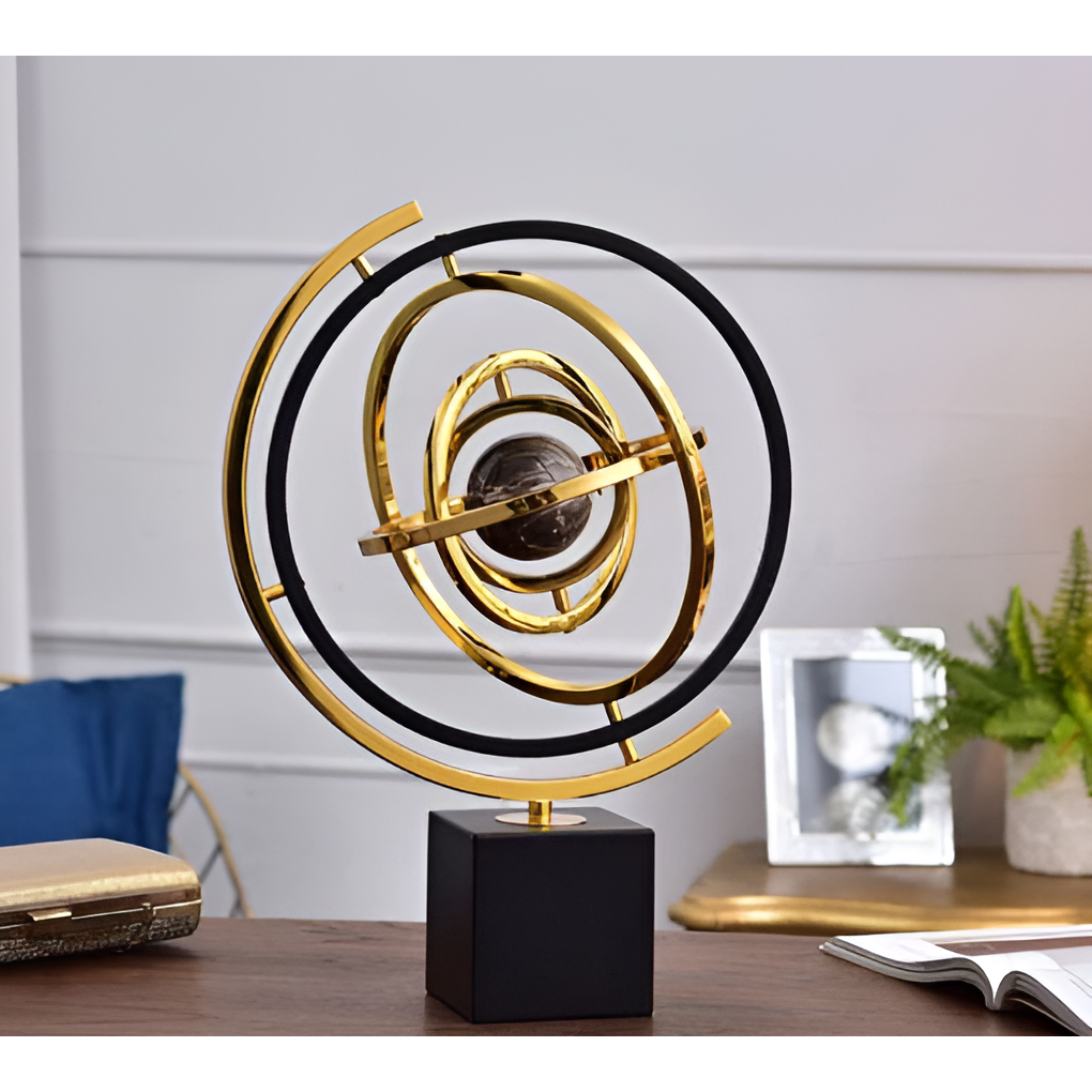 Luxe Globe - Handgjord metalskulptur med marmorbasis för modern inredning