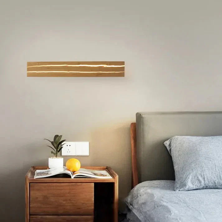Trävägglampa med sprickdesign