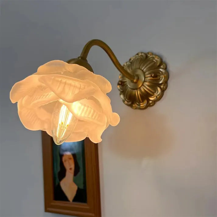 BlossomGlow – Vintage Koppar Blomblad Vägglampa