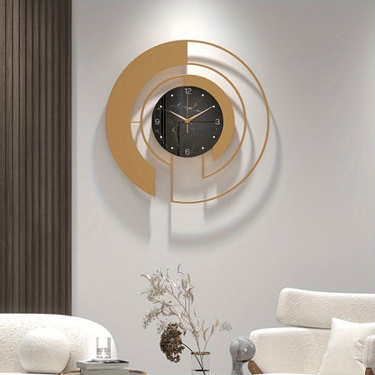 GeoGold - Modern Guld Väggklocka med Stilren Geometrisk Design
