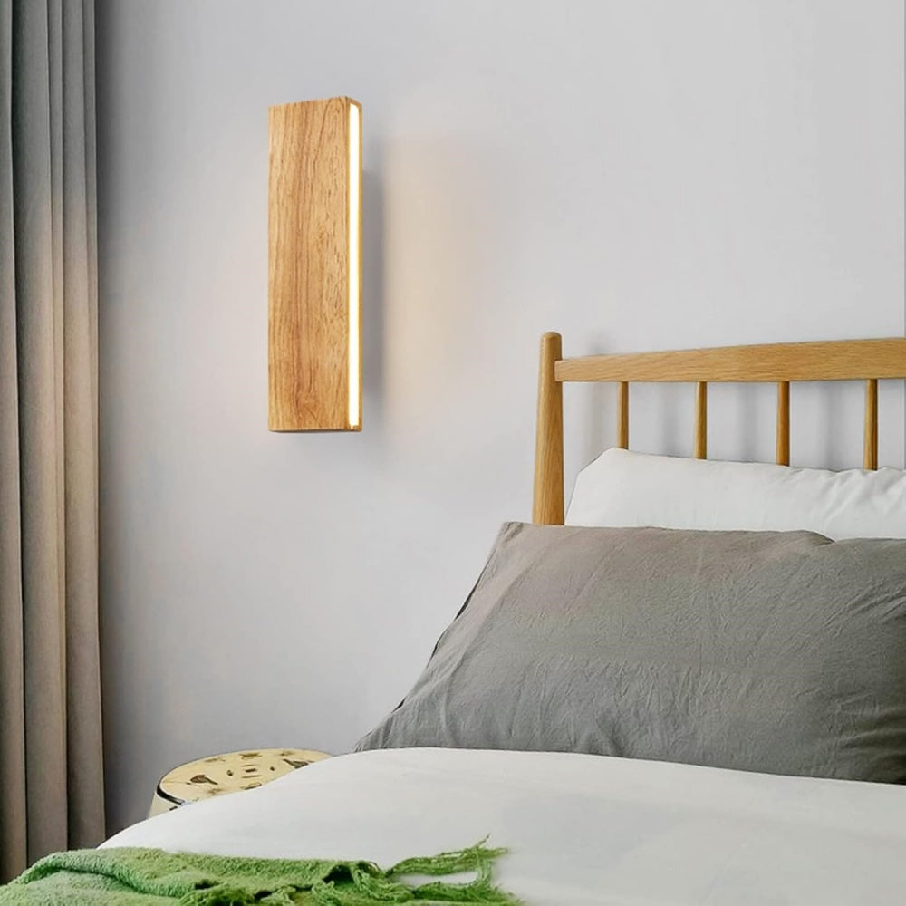 Vägglampa med roterbar trä-LED-design