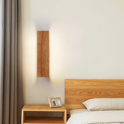 Vägglampa med roterbar trä-LED-design