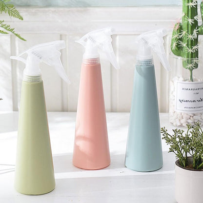 Sprayflaska för växter i modern design för precis bevattning av växter
