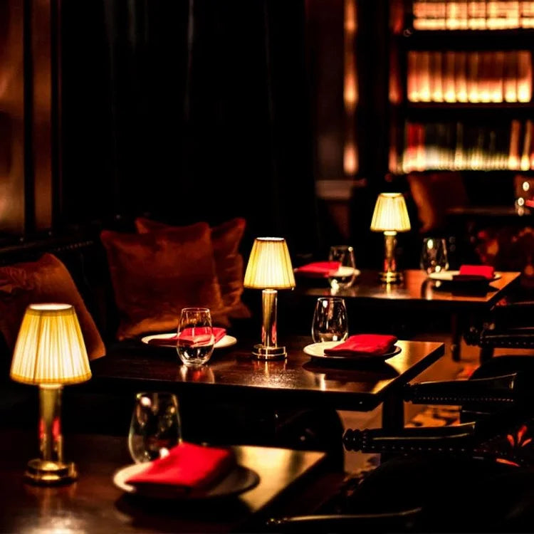 Carvallo – Sladdlös Bordslampa med Fin Tygskärm och LED-belysning