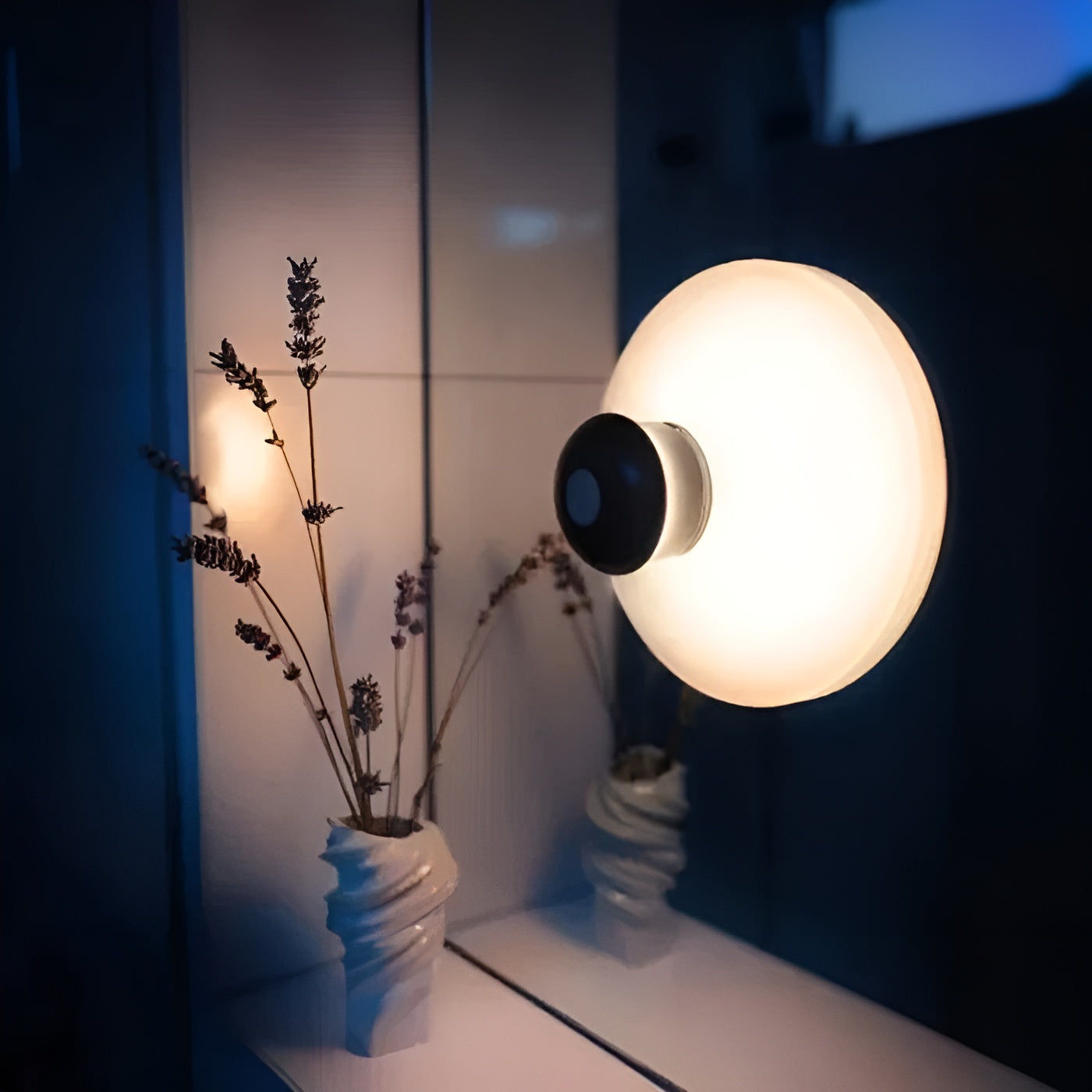 LED-lampa med sugkopp – uppladdningsbar och flexibel | Ideal för hemmabruk och på resande fot