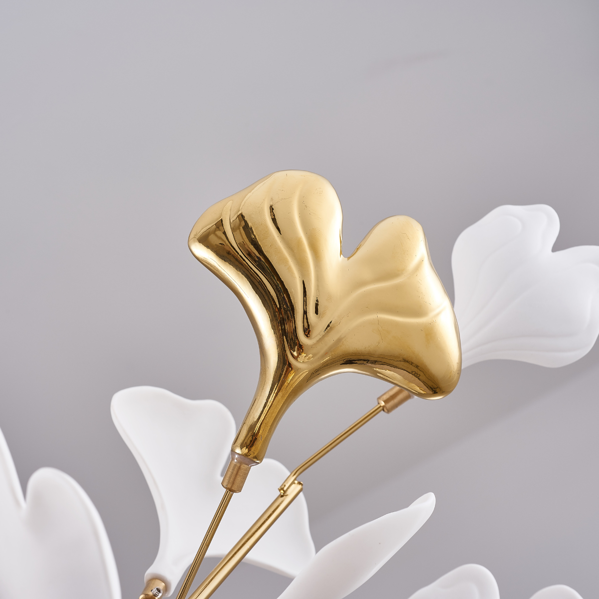 OliviaLeaf - Elegant taklampa i ginkgo-form