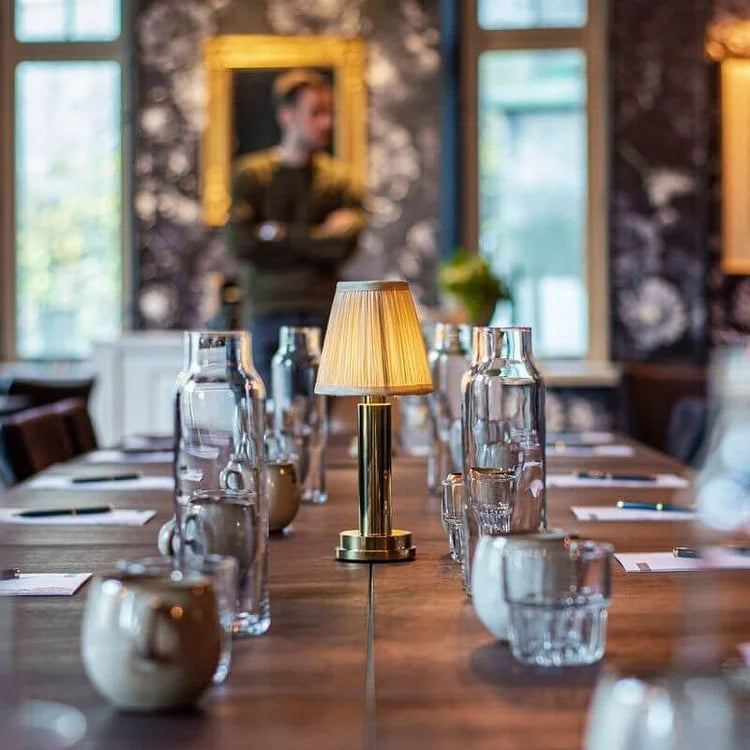 Carvallo – Sladdlös Bordslampa med Fin Tygskärm och LED-belysning