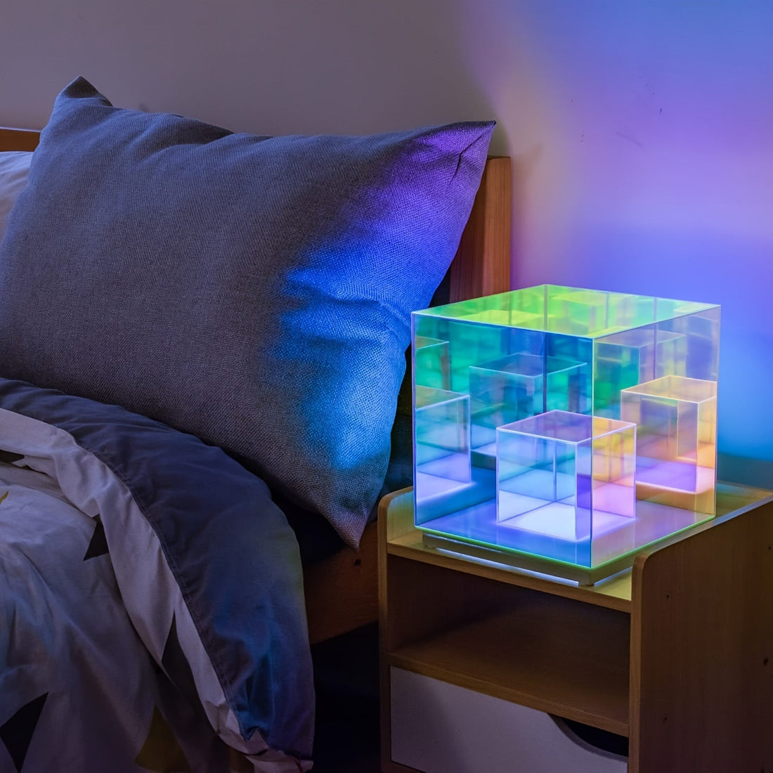 LumiSky - Drömmande Stjärnhimmel Bordslampa med Justerbart Ljus och Geometrisk Design