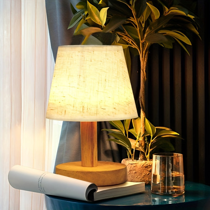 NordicLicht - Trä LED Nattlampa med Linnedekor