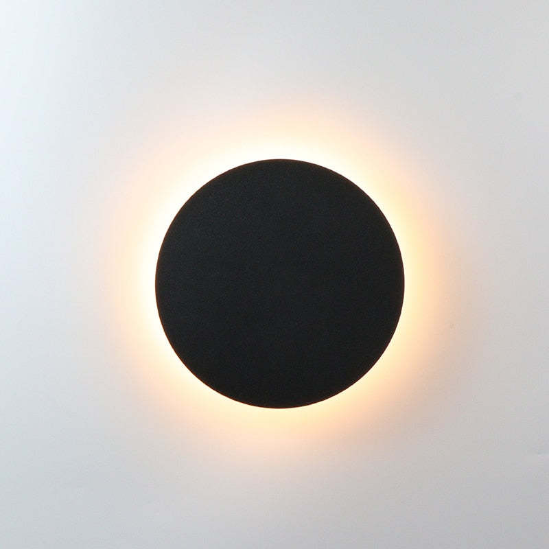 LunaGlow - Minimalistiska LED Vägglampor Svart Metall för Trädgård och Hall