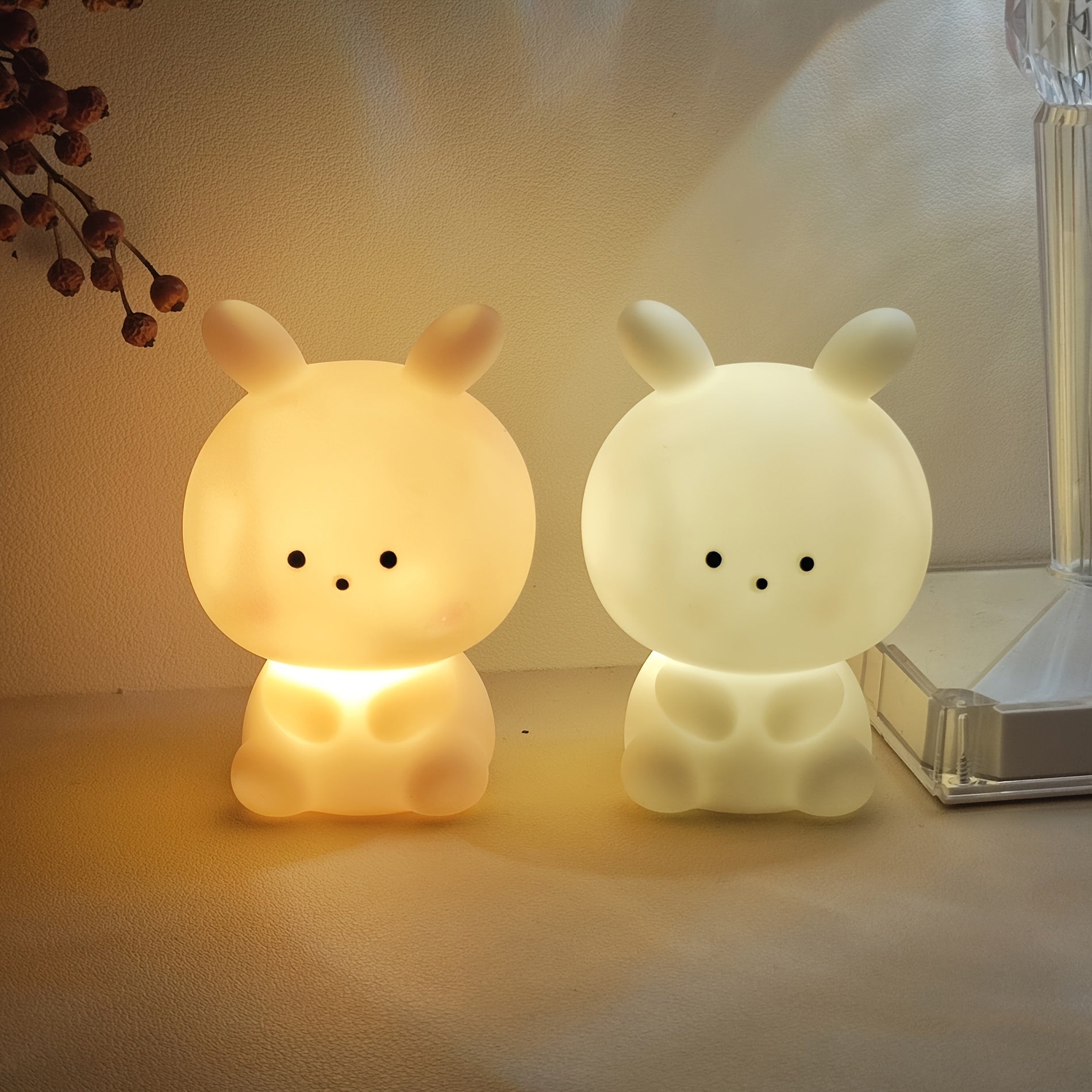 BunnyBright - Grotekop Kanin LED Bordslampa med Batteridrivning och Anime Design