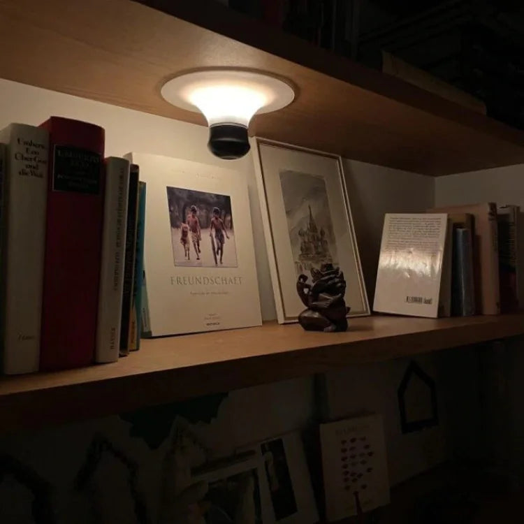 LED vägglampa med uppladdningsbart sugfäste