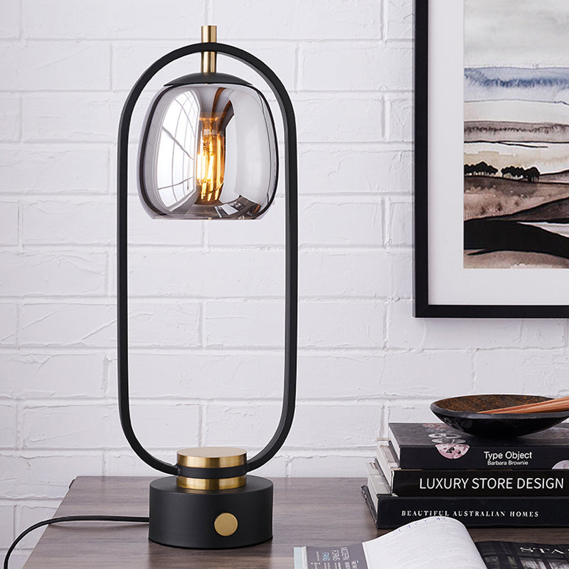 Rookgrå Spegelglas Bordslampa - Designer Lampa för Läsning med Svart Oval Ram